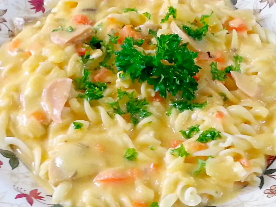 Snapdishの料理写真:Macaroni  cheese|Lynda Hamidonさん