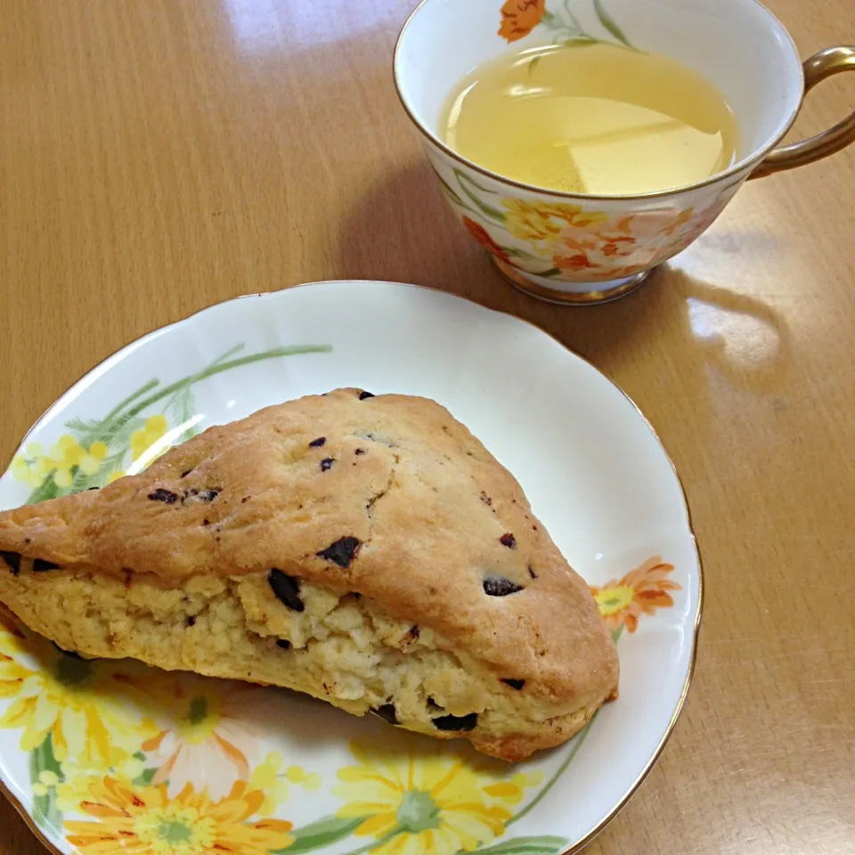 桂花烏龍茶とチョコスコーン|ゆんくるさん