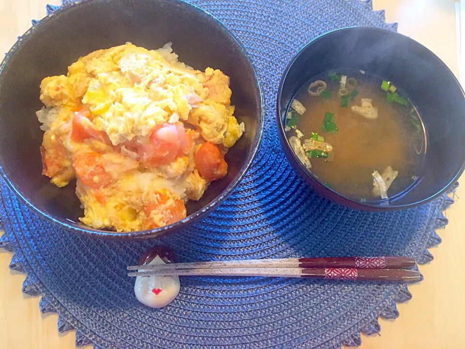 トマトツナの卵丼|ぴっぱーさん