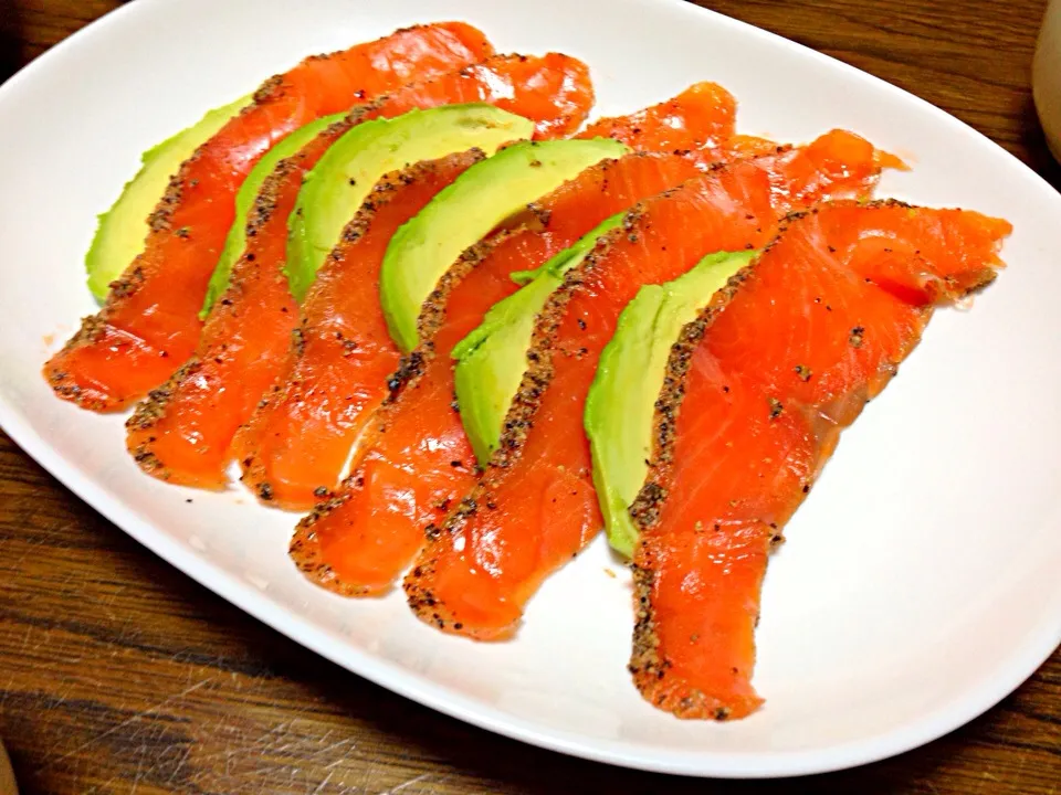 Today's dinner ' smoked salmon avocado sarada|viviさん