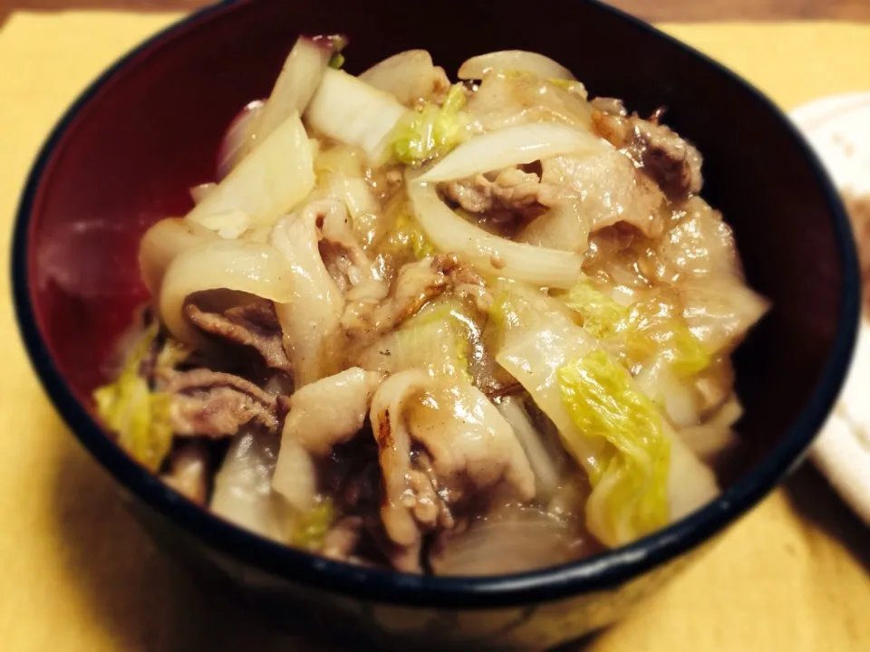 白菜 玉ねぎ 豚肉丼|しみーさん