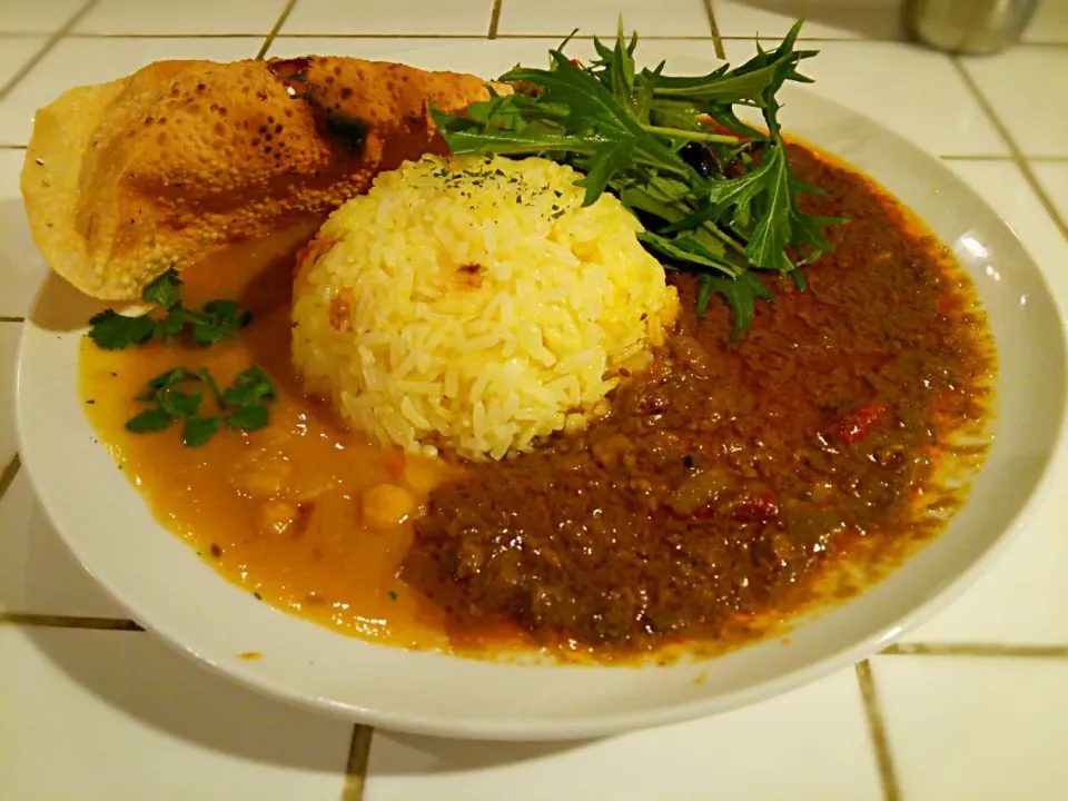 今日のランチは初めて行くお店でビーフキーマカレー🍛を頼んだら想像と全然違うイメージのカレーが出て来ましたわ。好みの味じゃなかったからプチ玉砕でしたわ😢|にゃあ（芸名）さん