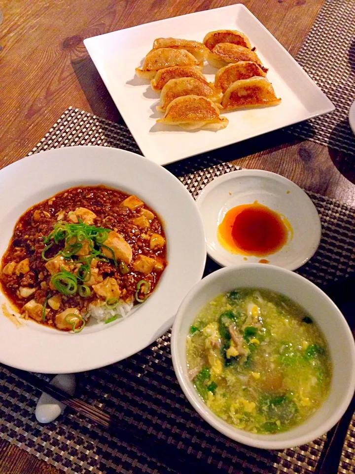 麻婆豆腐、豚肉とザーサイ、菜花の中華スープ、買って来た餃子🍀|まみりんごさん