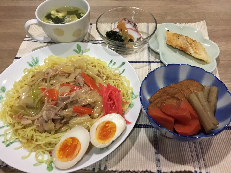 あんかけ塩焼きそば・さつま揚げ人参ゴボウ煮物・銀カレイ味噌漬け焼き・タコとワカメ酢味噌和え・ワカメと卵の中華スープ|まーままさん