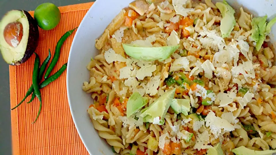 fusilli con pollo enchipotlado|Sergioさん