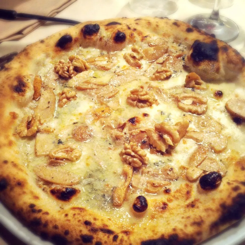 Walnut and blue cheese pizza ;)|Stefan Labuschagneさん