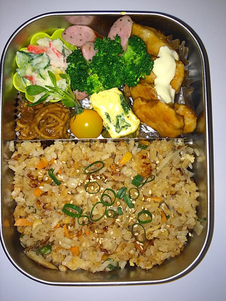 炊き込みご飯とチキン南蛮のお弁当。|Chiharuさん