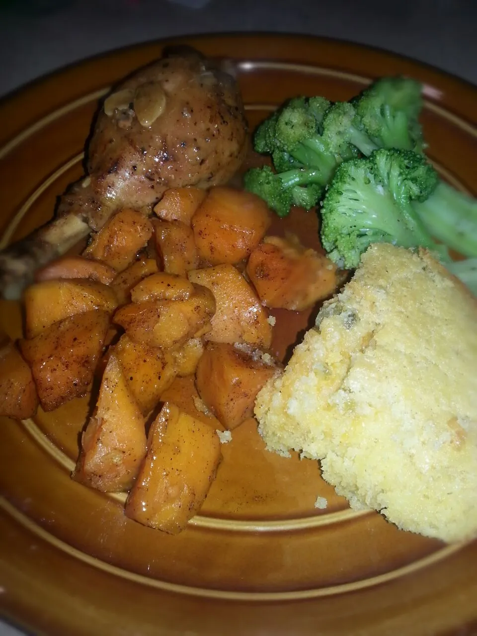 Snapdishの料理写真:Baked honey Dijon chicken, roasted sweet potatoes,  steamed broccoli, and cheddar jalapenos cornbread|Yokiさん