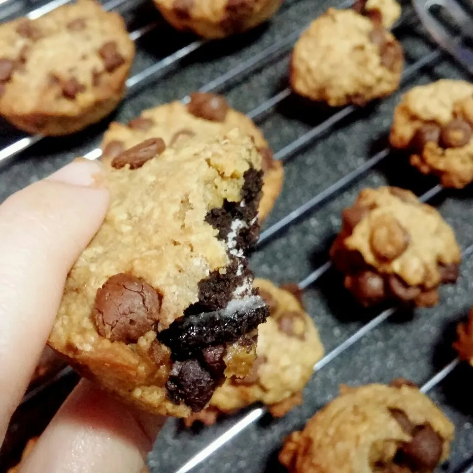 Snapdishの料理写真:oreo center oatmeal choco chips cookies|dotdotdotx2さん