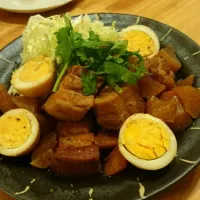 Snapdishの料理写真:豚の角煮パクチーのせ|ゆるるんさん