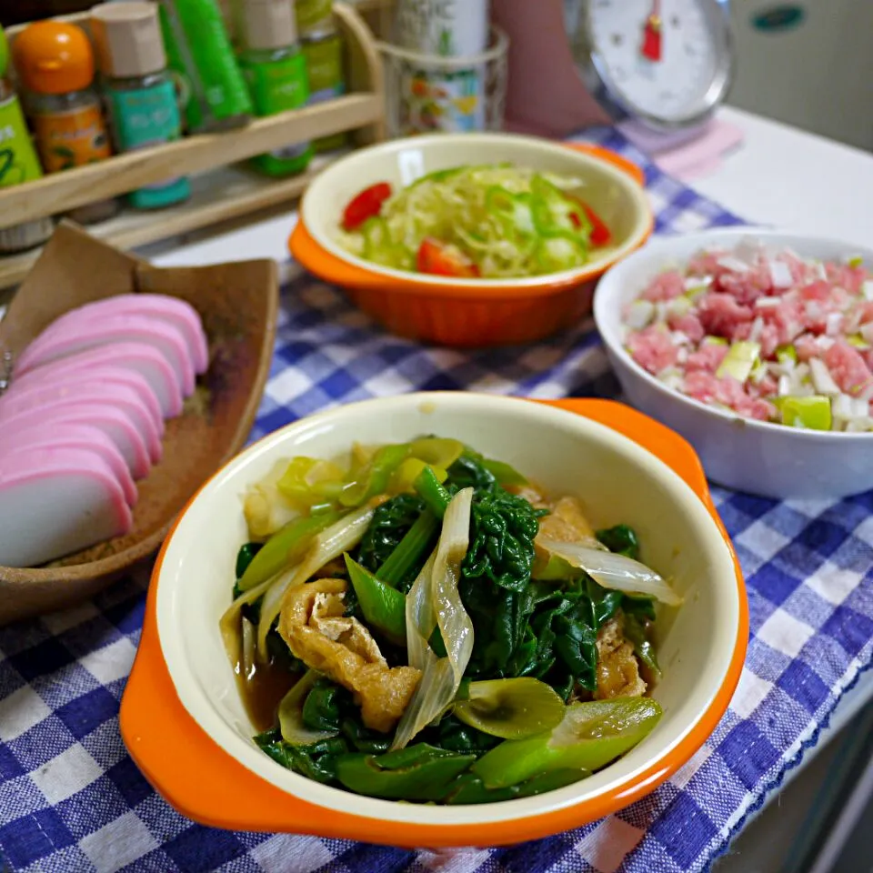 ちぢみホウレン草とお揚げのサッと煮  ねぎトロ  丸うの蒲鉾  サラダ|石川洋子さん