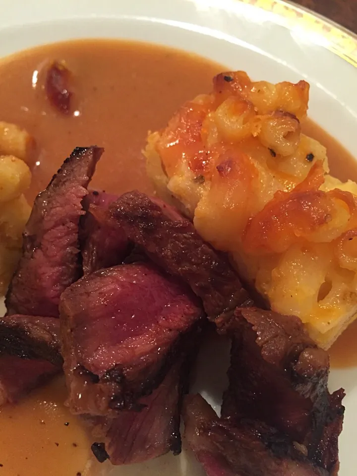 Strip Steak & Mac and Cheese with onion gravy|Chris Shannonさん