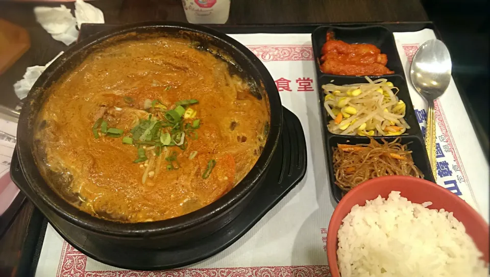 Snapdishの料理写真:韓國食堂- 辣牛肉鍋|馨食在，甜窩心⭐さん