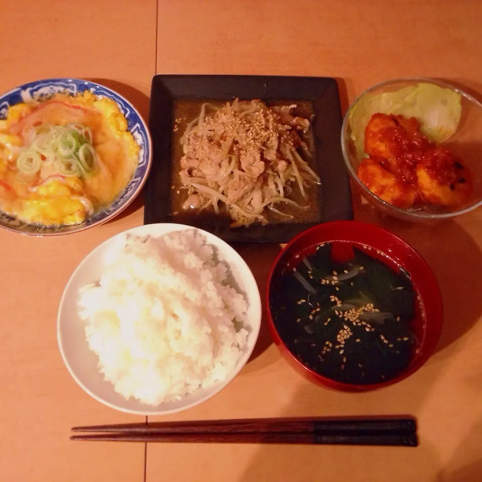 豚肉とモヤシのニンニク味噌炒め、カニ玉、おからのエビチリ風、ワカメスープ|はるさん