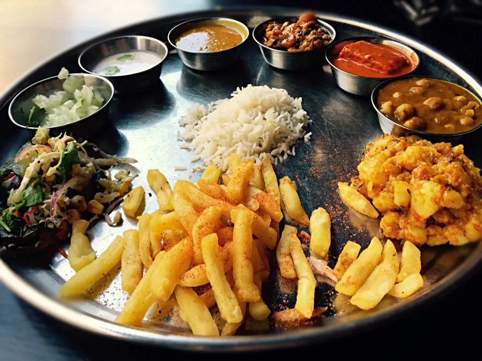 Vegetarian Thali & chips|Sergio Lacuevaさん