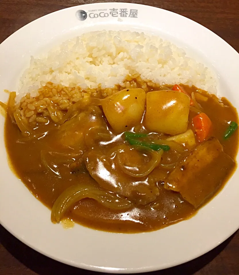 Snapdishの料理写真:グランドマザーカレー ＋ チーズ|るみおんさん