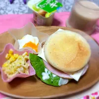 Snapdishの料理写真:朝食は、イングリッシュマフィンサンド(^○^)|くろーばーさん