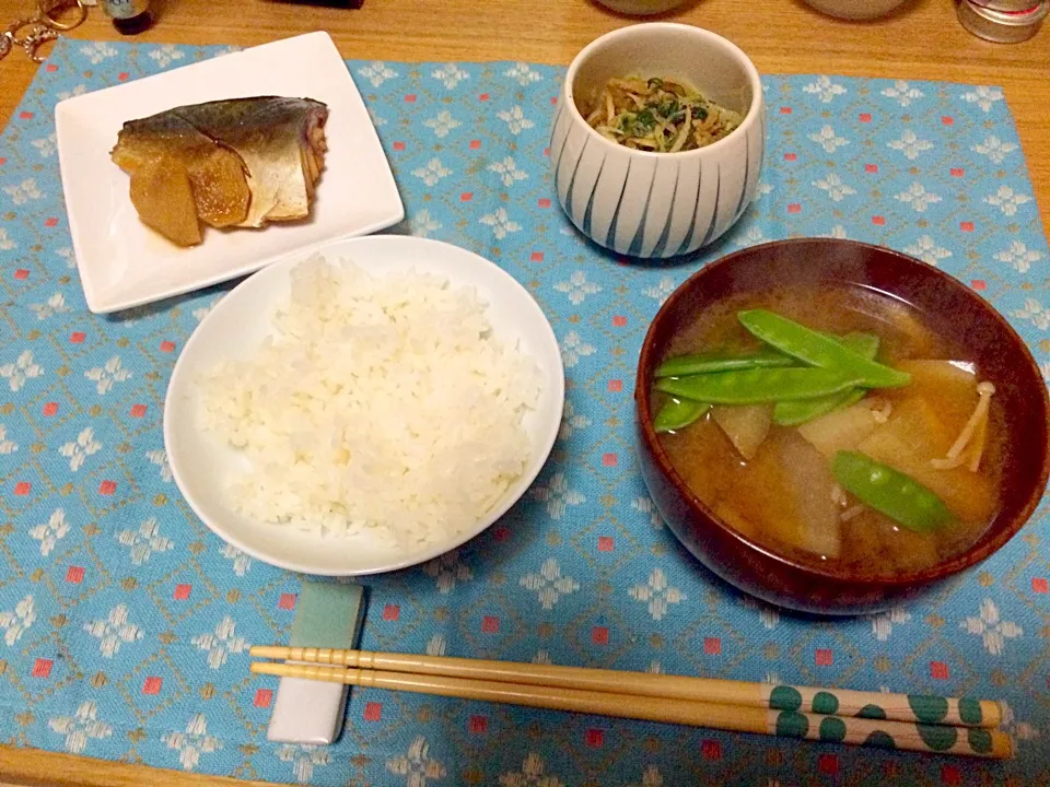 Snapdishの料理写真:晩ごはん★鯖の醤油煮、切り干し大根と水菜のごま酢和え、みそ汁、ごはん|ハルさん