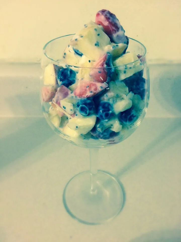 Fruit Salad w/ Vanilla Greek Yougurt & Chia Seeds|Milka Papricaさん