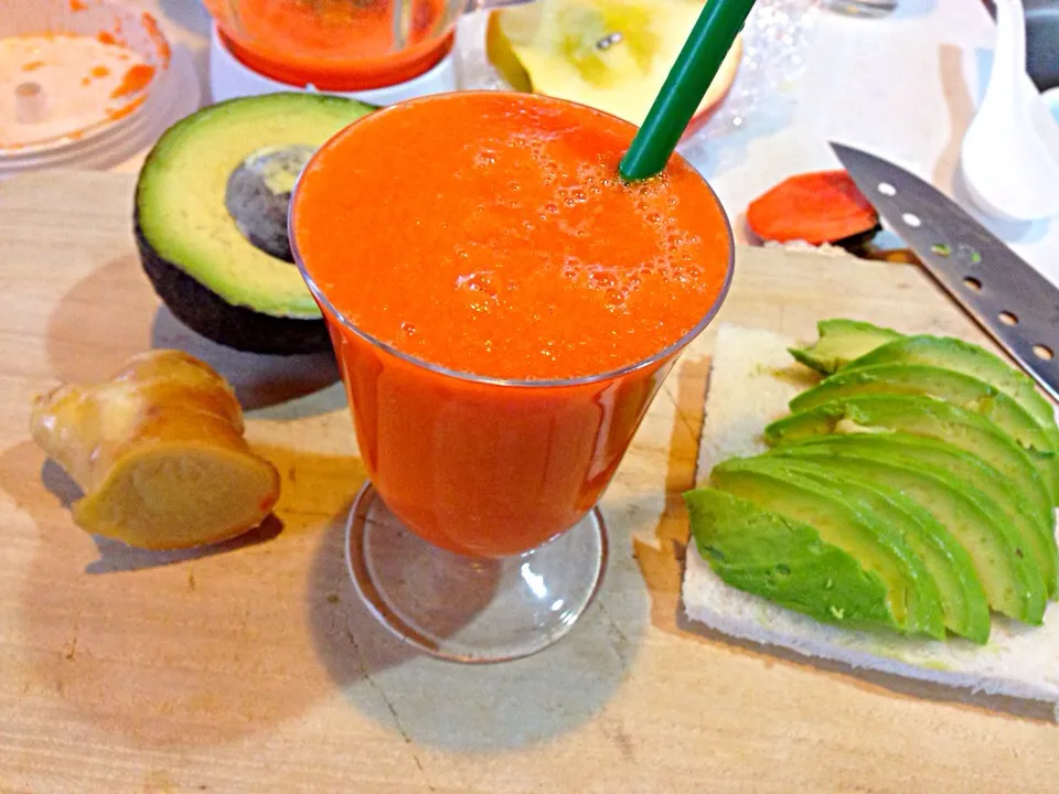 Carrot ginger smoothie|viviさん