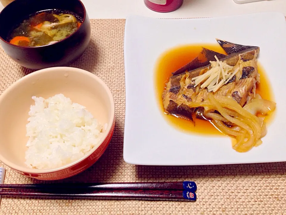 かれいの煮付け 人参わかめ豚の味噌汁|にゃろめさん