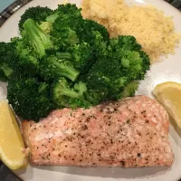 Salmon with steamed broccoli and couscous|Kerrie Daleyさん