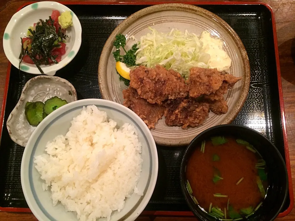 まぐろから揚げ定食。独特の甘めの味付けでたまに食べたくなる。|liccaさん