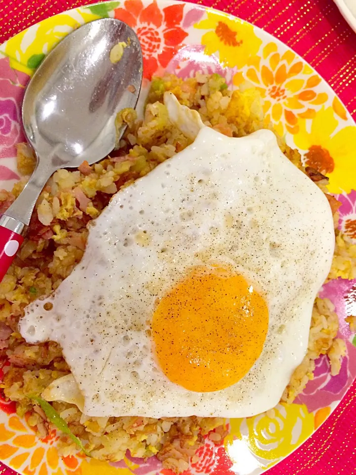 目玉焼きのっけ炒飯|さっちょんさん