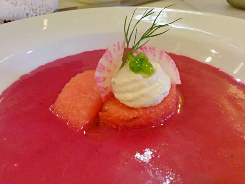 chilled roasted beet and orange soup, grilled watermellon, horseradish creme fraiche, watermellon radish, scallion oil|Nicholas Lynchさん