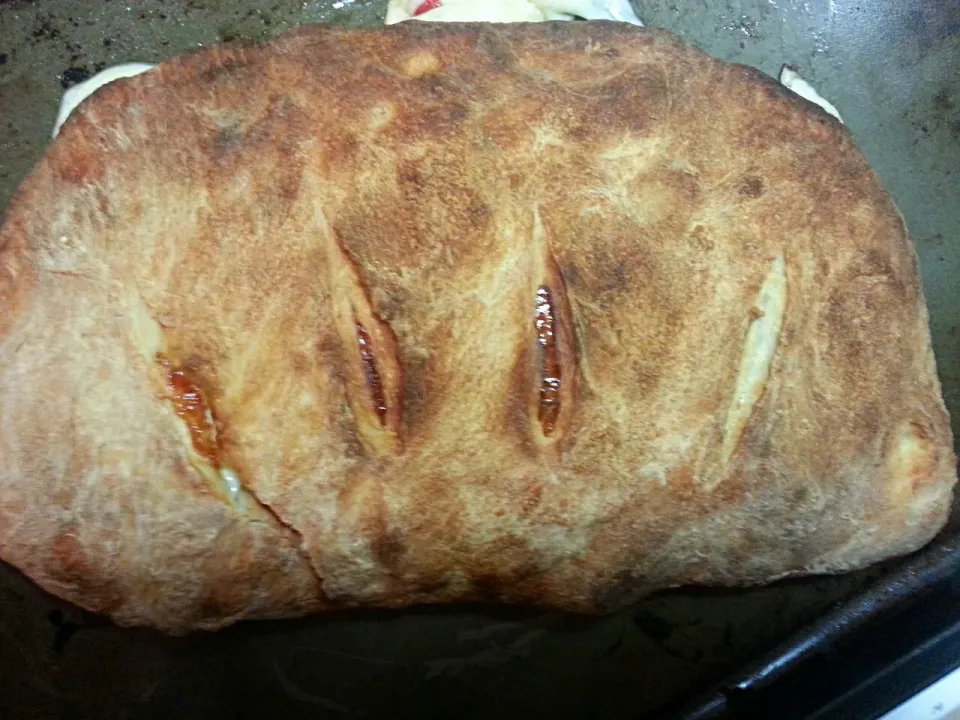 Muffaletta Calzone (Salami, Provolone, Mozzarella, Roasted Red Peppers, & Olives)|Melissa Marie Hallさん