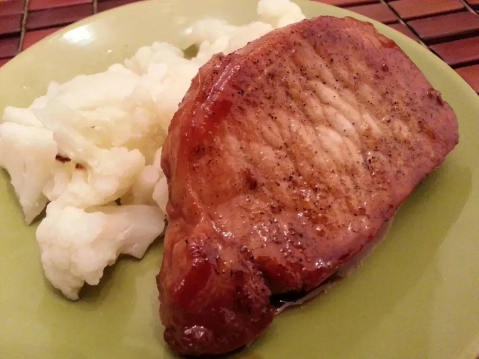 Pineapple-Tamari Glazed Pork Chop with Steamed Cauliflower|Melissa Marie Hallさん