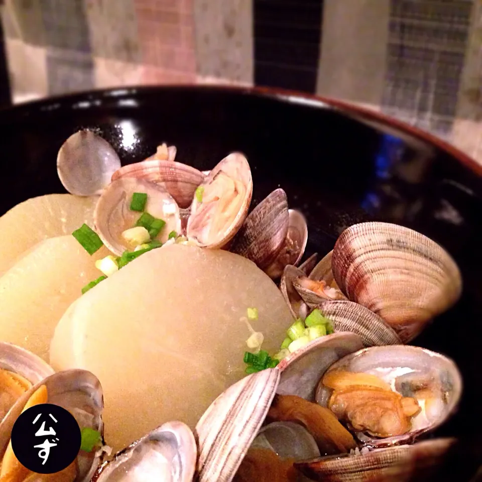 ま公さんの料理 大根と蛤の煮物 Simmered Japanese radish with clams|koji toyodaさん