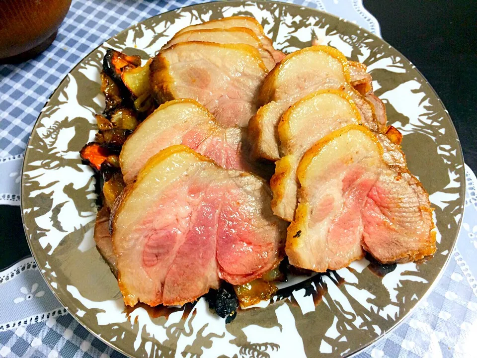 豚バラ肉のオーブン焼き、香味野菜のグリル添え|GourmandsCuisineさん