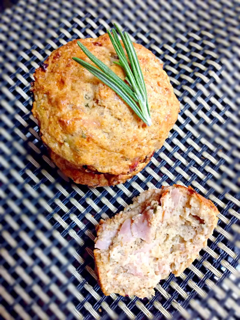 Savory muffin - rosemary ham and Parmesan cheese|coxiella24さん