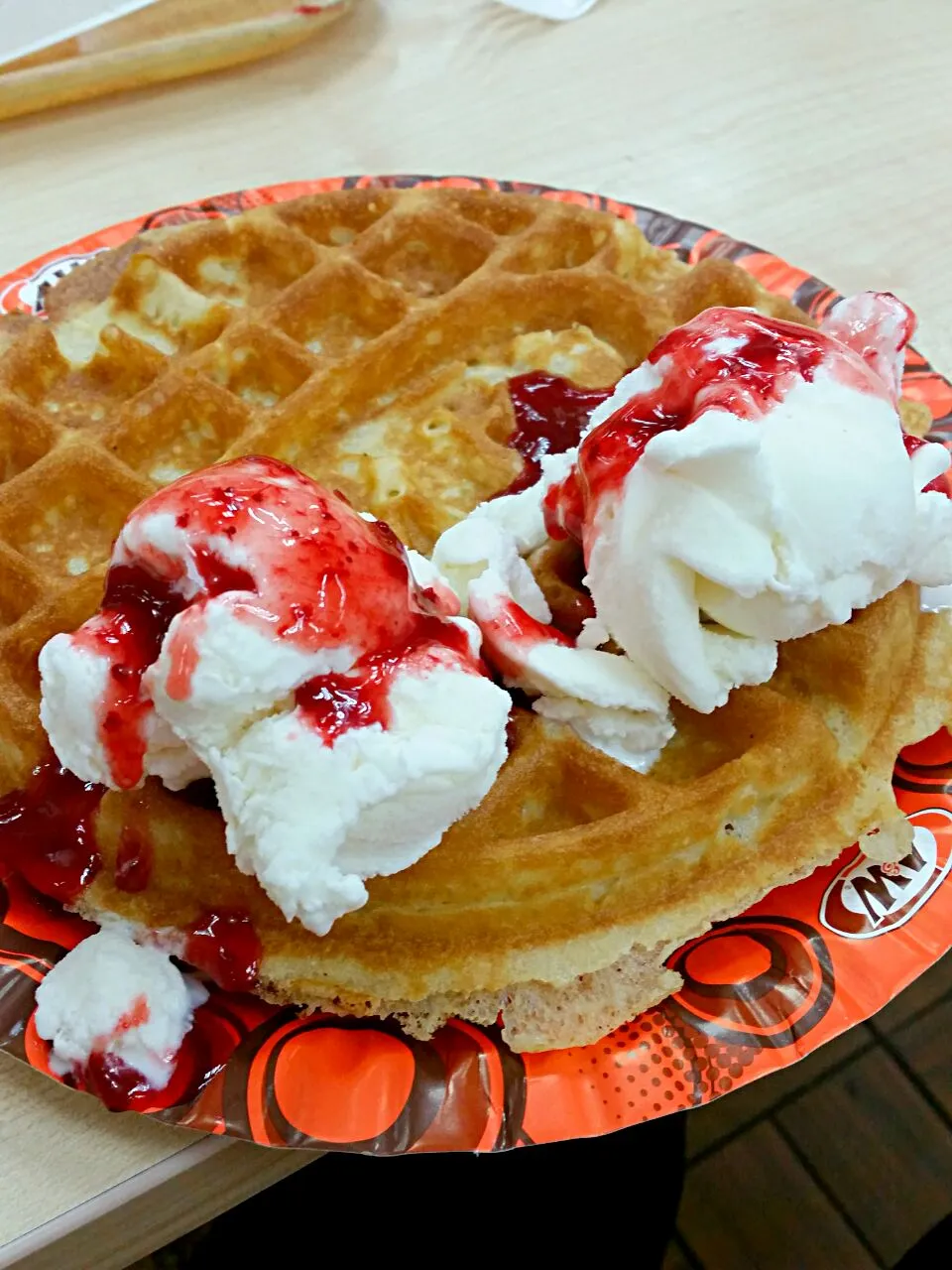 Snapdishの料理写真:waffle double scoop #anw|aishahrazakさん