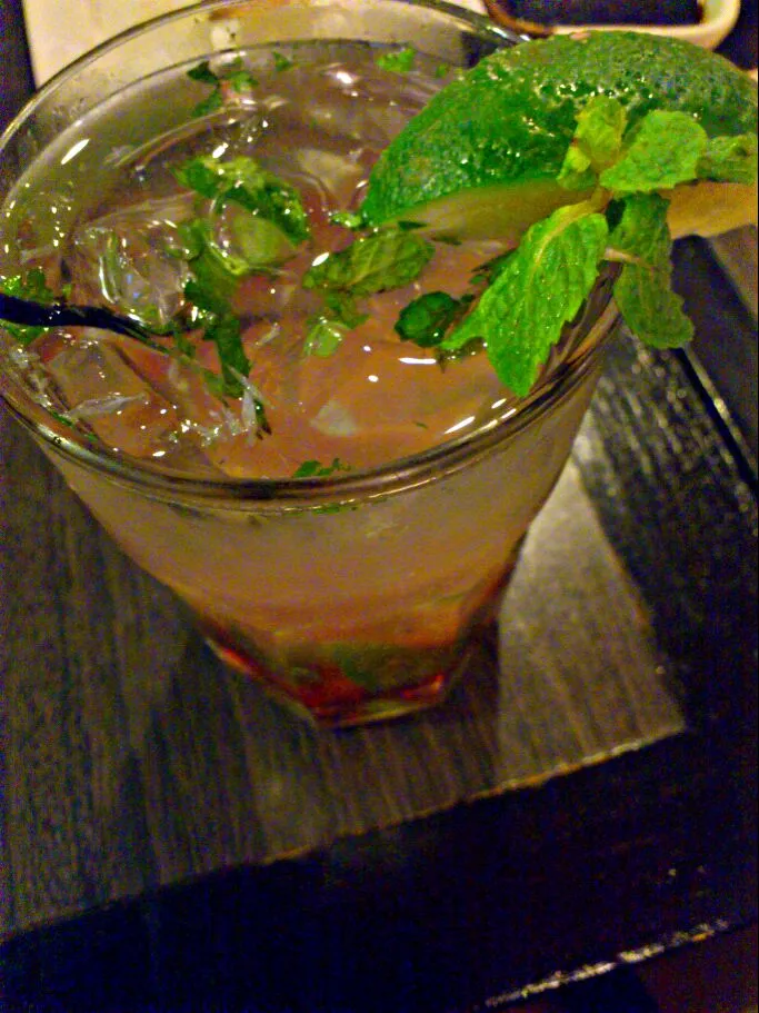 Snapdishの料理写真:Hibbiscus Mojito|Maria Eileenさん