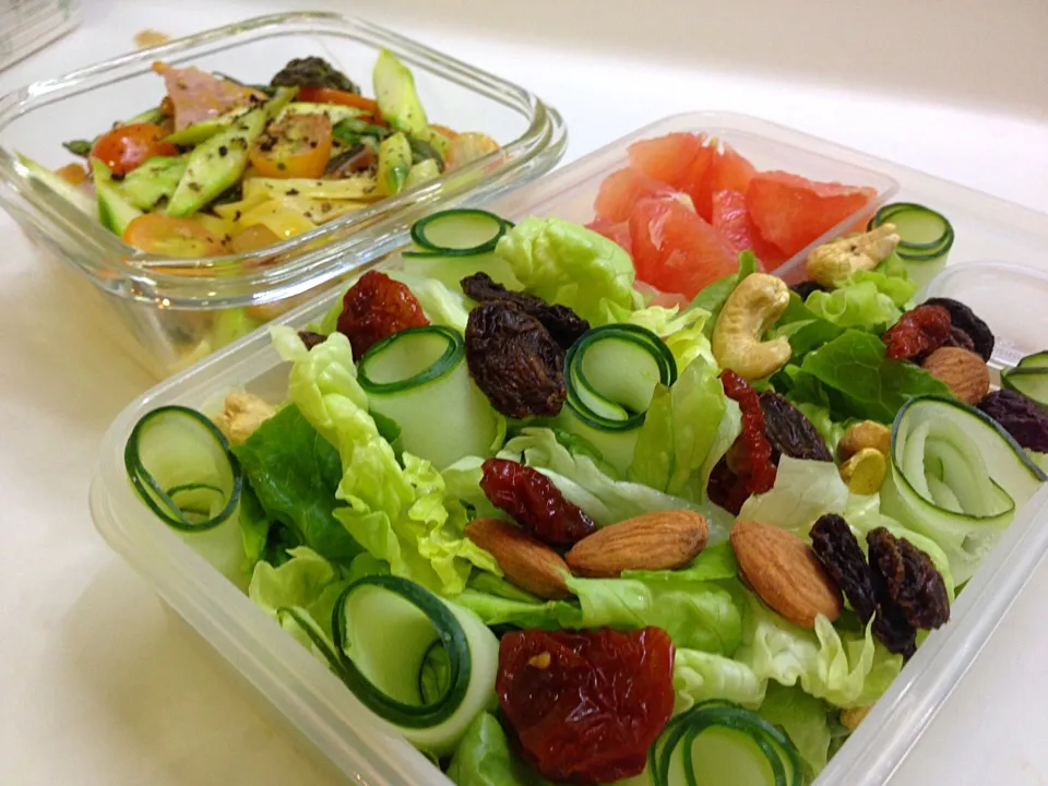 Cucumber Romaine salad with sun dried tomatoes|Adele kangさん