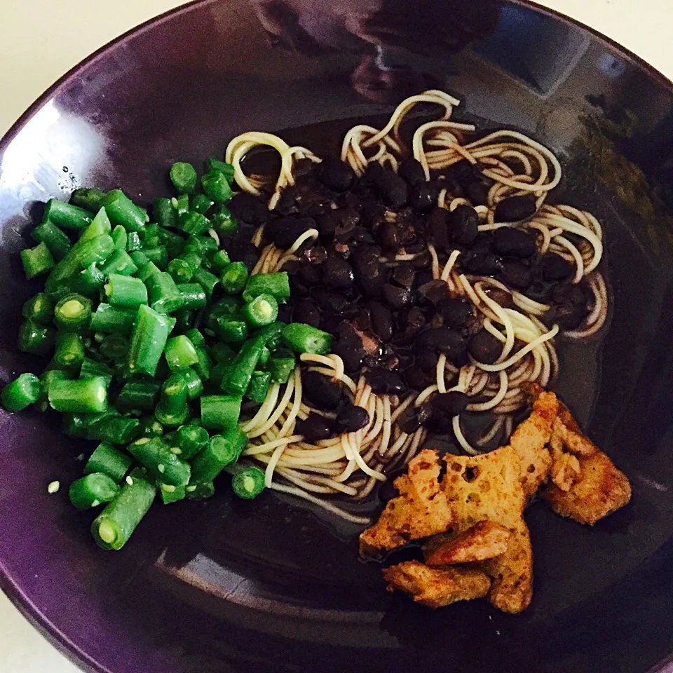 Black beans and angel hair with green beans and grilled seitien|victoria valerioさん