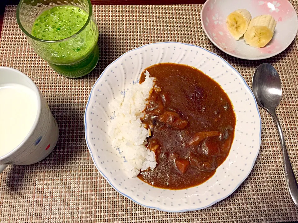 Snapdishの料理写真:ごちそうさんの牛すじカレー|ロッコさん