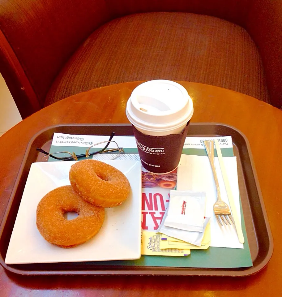 Cafe Americano and Cinnamon Donuts|Mariano Ngさん