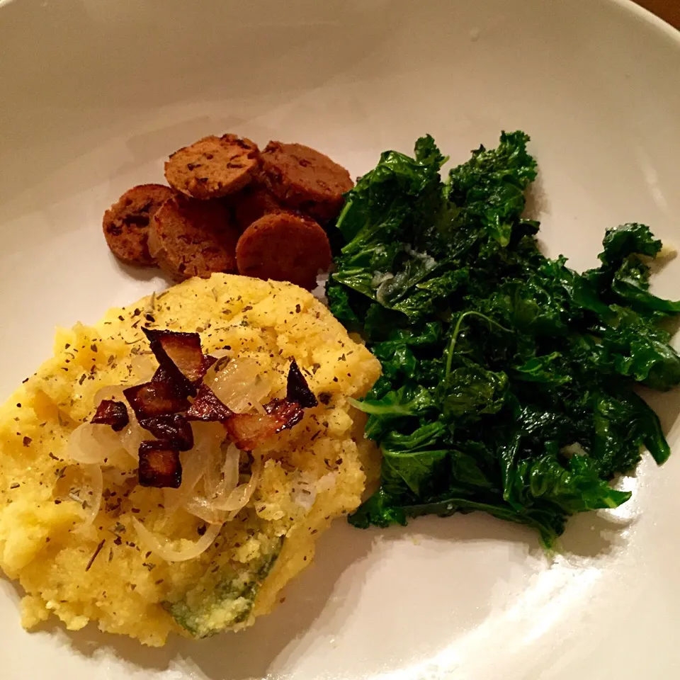 Polenta with kale, vegan sausage and caramelized onions|victoria valerioさん