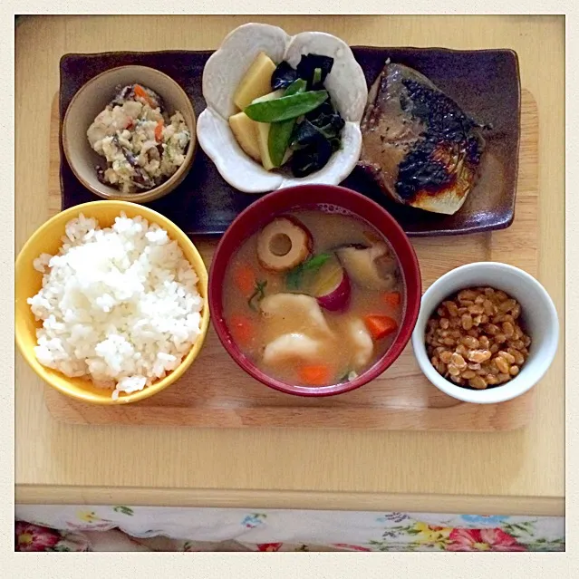 白米☆味噌風団子汁☆納豆☆鯖の西京焼き☆若竹煮☆卯の花꒰ ૢ❛ั◡❛ั ॢ✩꒱|とまこ(*^o^*)さん