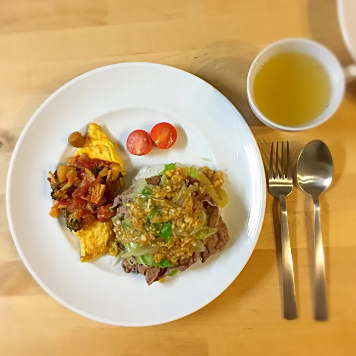 うまだれレタスご飯、チーズオムレツトマトソース|sacoさん