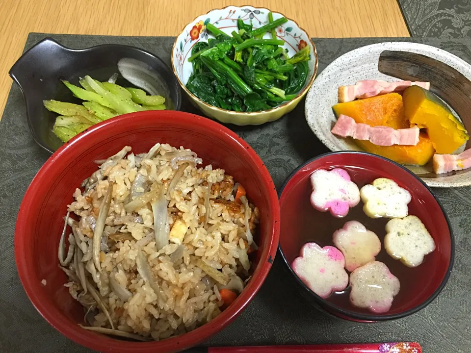 Snapdishの料理写真:炊き込みごはん、セロリのナムル、ほうれん草の生姜醤油お浸し、南瓜煮、おすまし。|Angie44さん