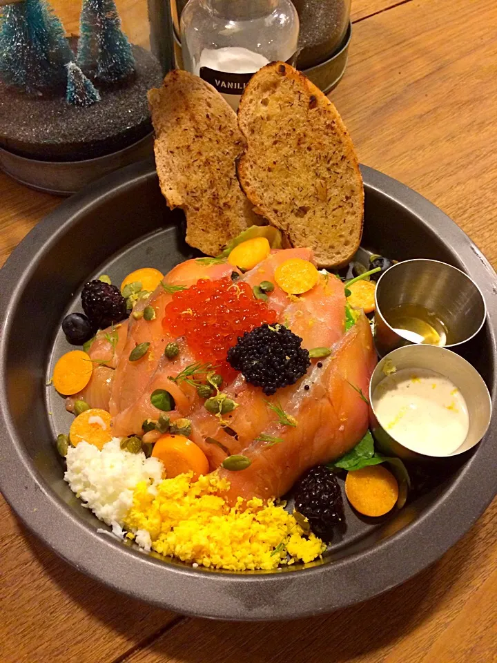 Snapdishの料理写真:Salmon Gravlax Salad|みいさん