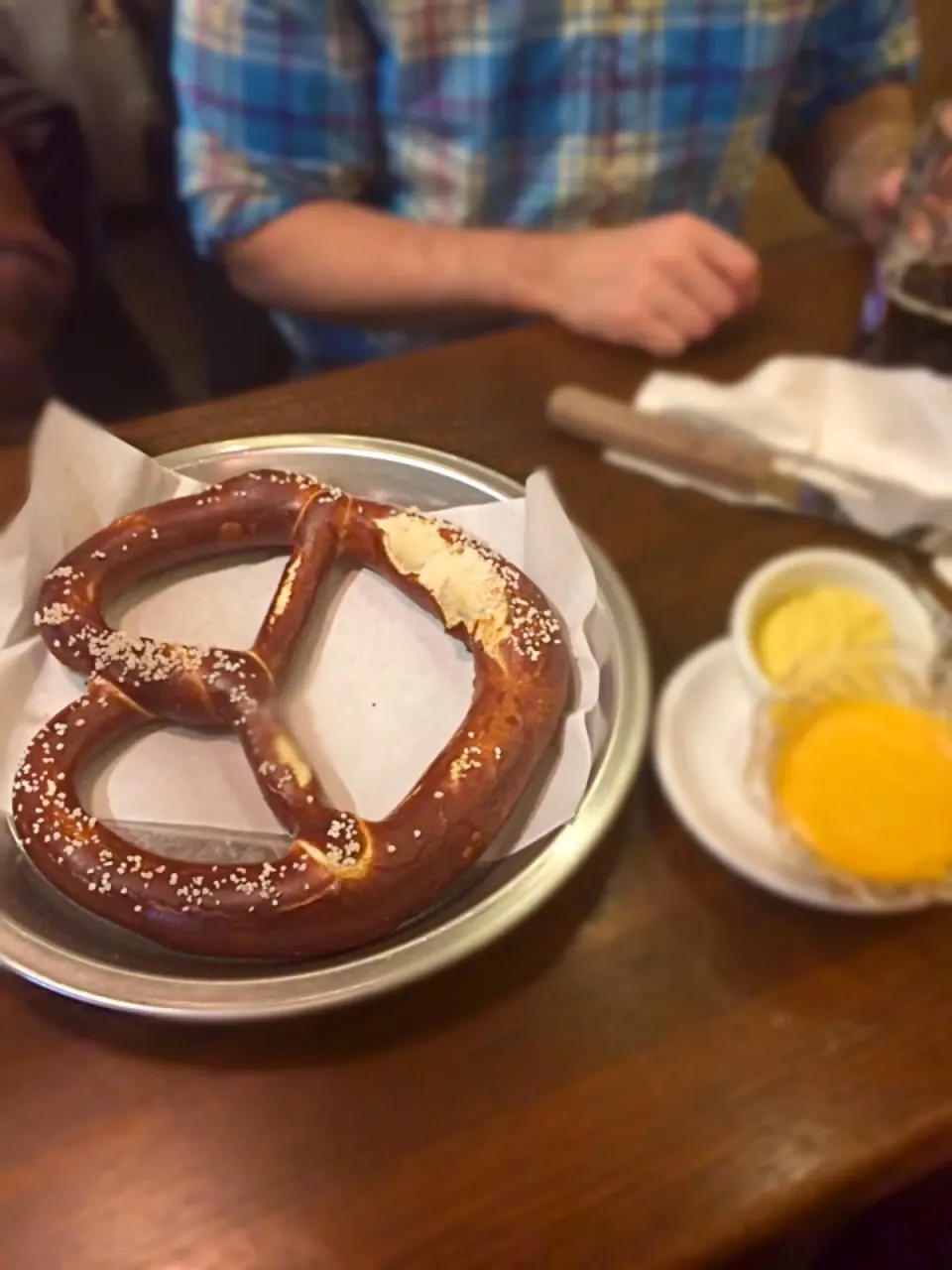 Giant pretzel|shykneehighkneeさん