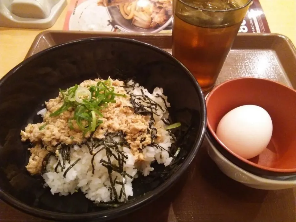 すき家の新鶏そぼろ丼、302円。|東京ライオンズさん