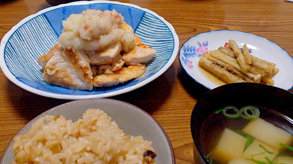 ・鳥むね肉の梅おろしのせ
・ごぼうのたたき
・炊き込みご飯
・麸の吸い物|ようかんさん