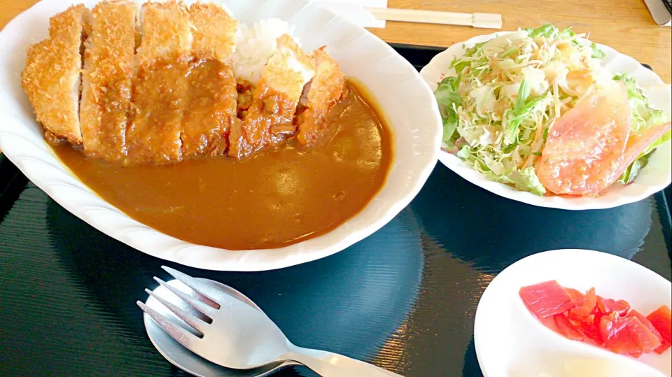 Snapdishの料理写真:1/24 curry with fried pork #カツカレー  #カレーの日(1月22日)  #ゴルフ⛳|タップダンスシチーさん