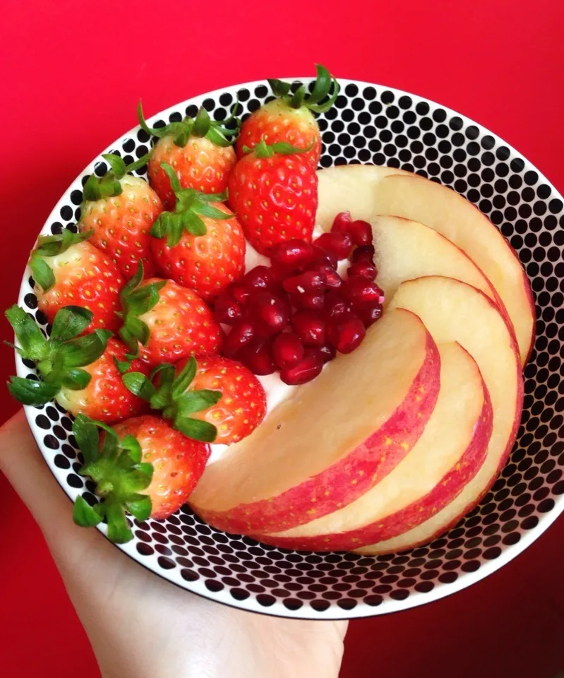 Snacking on red fruits!|coxiella24さん